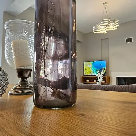 Elinor On The Flogita