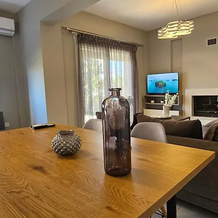 Elinor On The Flogita